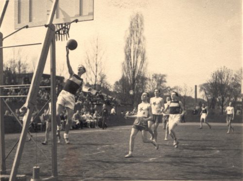 Výstava v pražském Paláci YMCA oslaví 125. let basketbalu