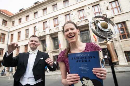 Po stopách Jaroslava Ježka – na vlně zpěvu a swingu. Kühnův smíšený sbor připomene dílo geniálního skladatele