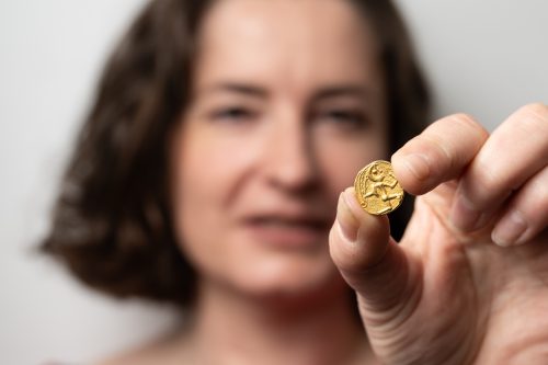 Na Rakovnicku našli další poklad, tentokrát v podobě zlatých keltských mincí. Muzeum T. G. M. v Rakovníku prodloužilo výstavu zlatých šperků, zve i na pochod Alice Garrigue Masarykové