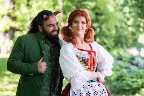 Open-air opera Čert a Káča bude uvedena na Vysoké u Příbramě, kde ji Antonín Dvořák složil. Poprvé jí publikum tleskalo před 125 lety