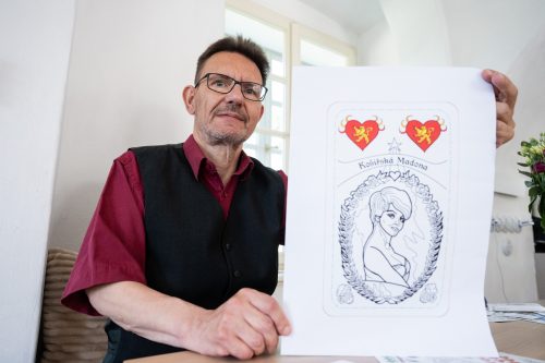 Košíře na kartách. Jedinečná série hracích karet spojuje historii, legendy i umění