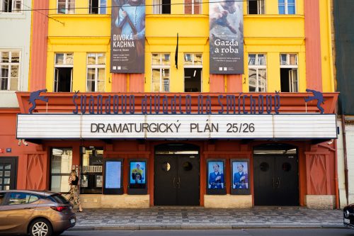 Švandovo divadlo je ve skvělé kondici. V sezóně 2025/2026 nabídne čtyři premiéry, chystá i výjezdy do zahraničí