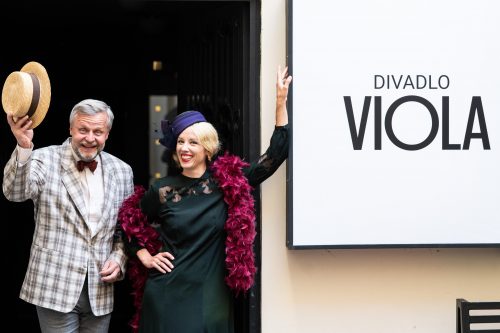 Kabaret Viola navazuje na tradici kabaretů první republiky. Láká na živou hudbu a herecké osobnosti    