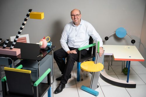 Sbíral ho Bowie i Lagerfeld. Kultovní design skupiny Memphis se teď bude dražit v Arthouse Hejtmánek