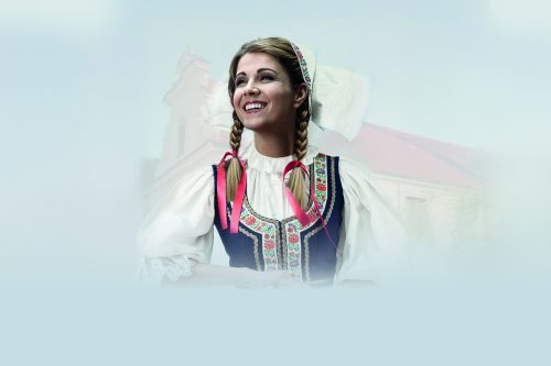 Zámek Liteň ožije hvězdně obsazenou Prodanou nevěstou. Svěží koncert pod širým nebem rozzáří videomapping