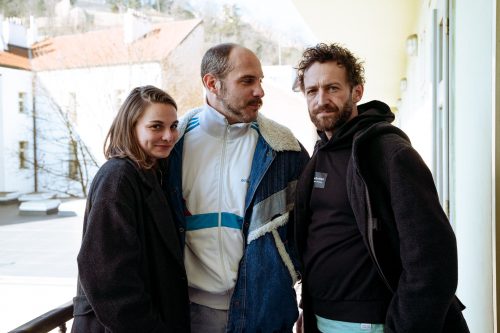 Švandovo divadlo uvede severskou grotesku Ukrutně šťastni. Divákům nabídne černý humor i originální příběh o touze zapadnout